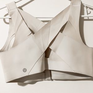 Lululemon enlite zip front sports bra 36 D GUC